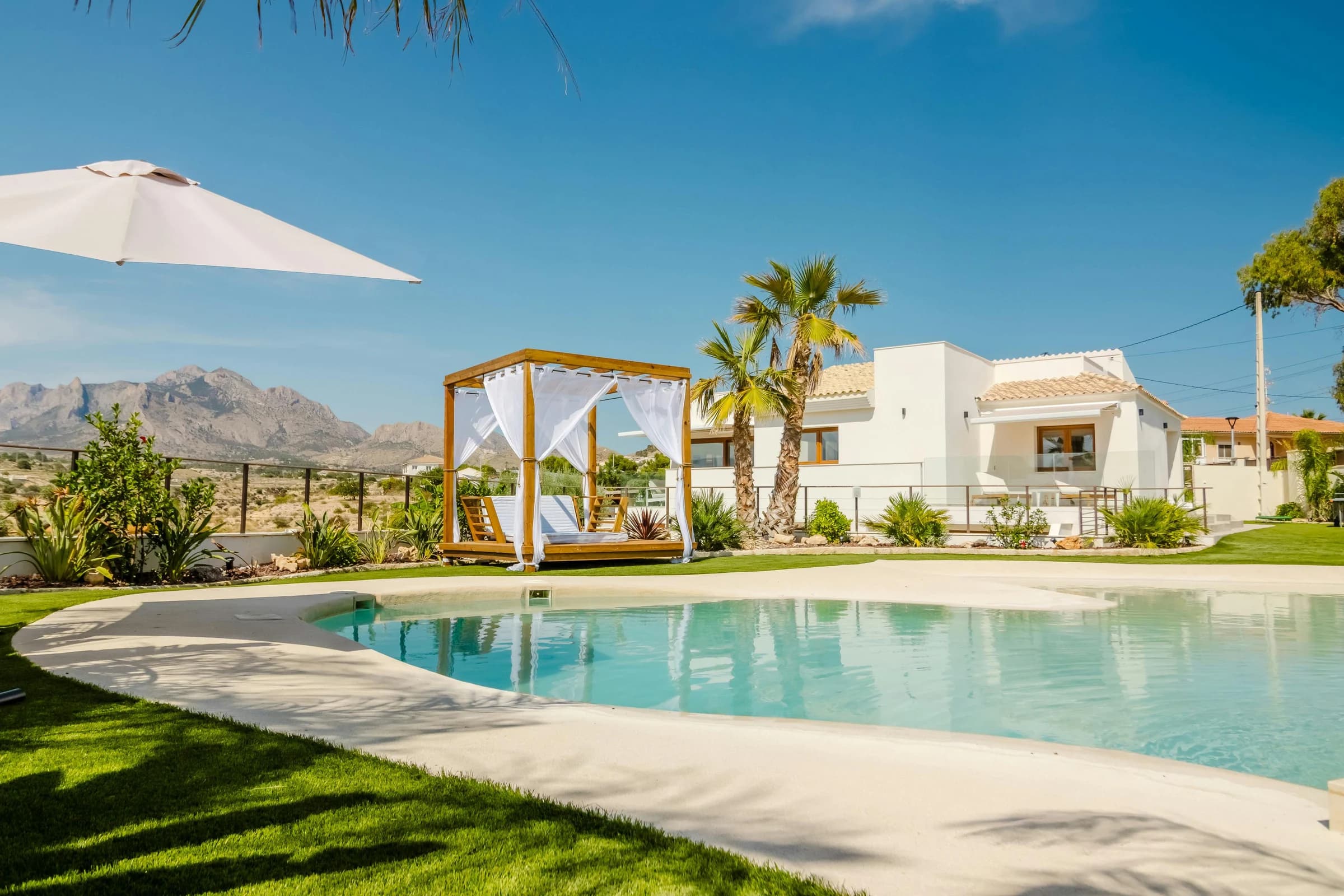 West Lake Hidden Villa